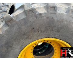EQ3426 4x Volvo Wheel Loader Tires with Rims – 800/65R32