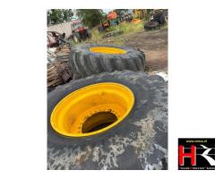 EQ3426 4x Volvo Wheel Loader Tires with Rims – 800/65R32